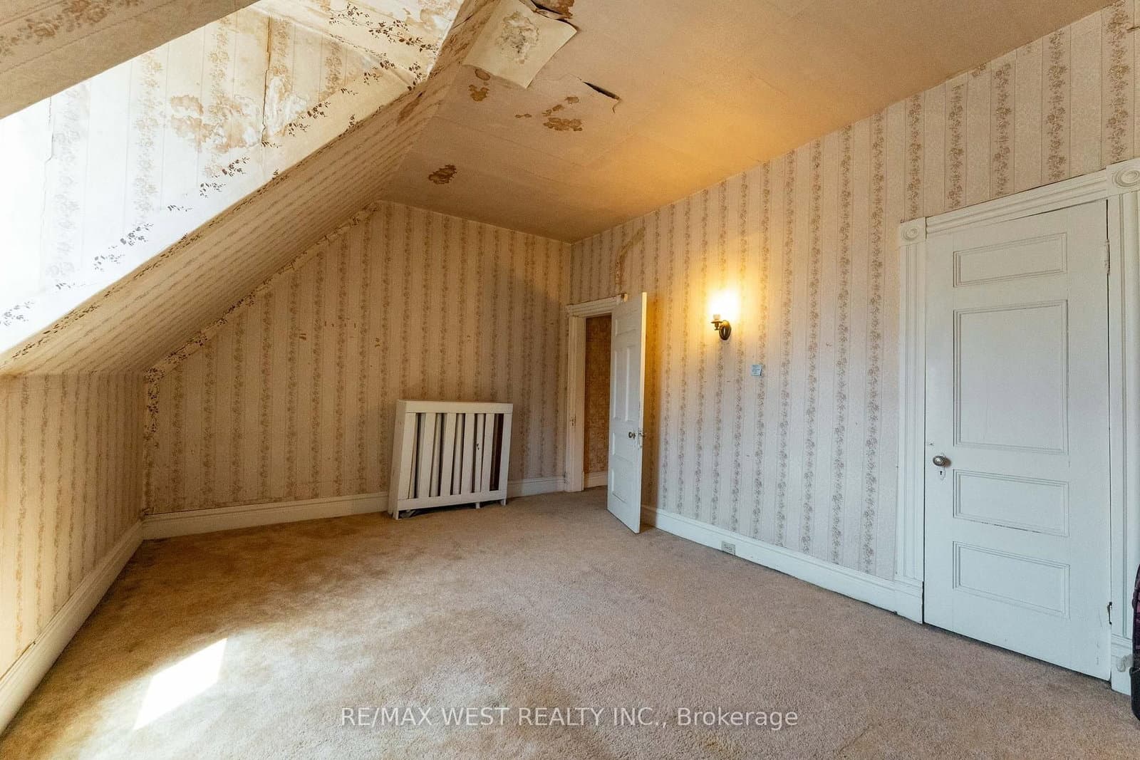 1311 King Street W thumbnail 38