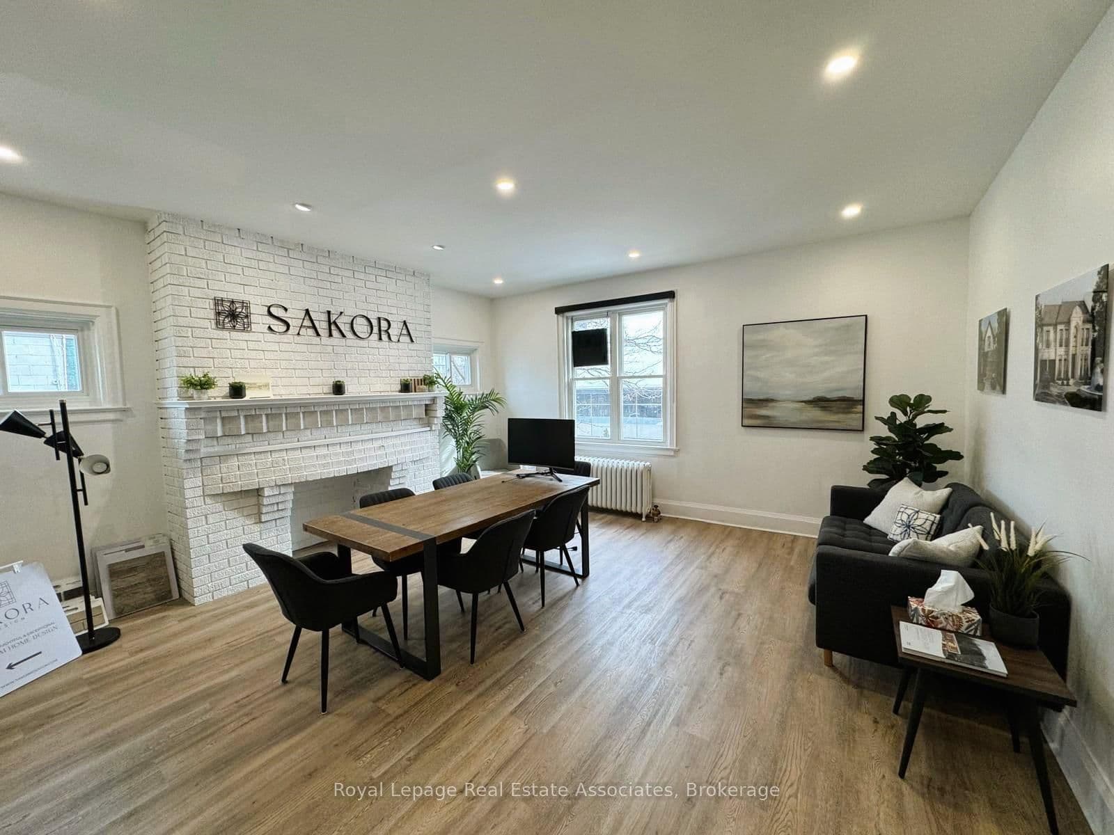 94 Lakeshore Road E, Unit 201+B thumbnail 2