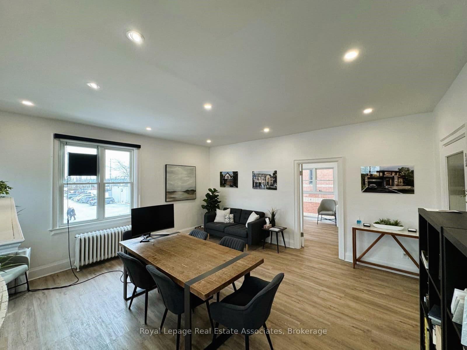 94 Lakeshore Road E, Unit 201+B thumbnail 3