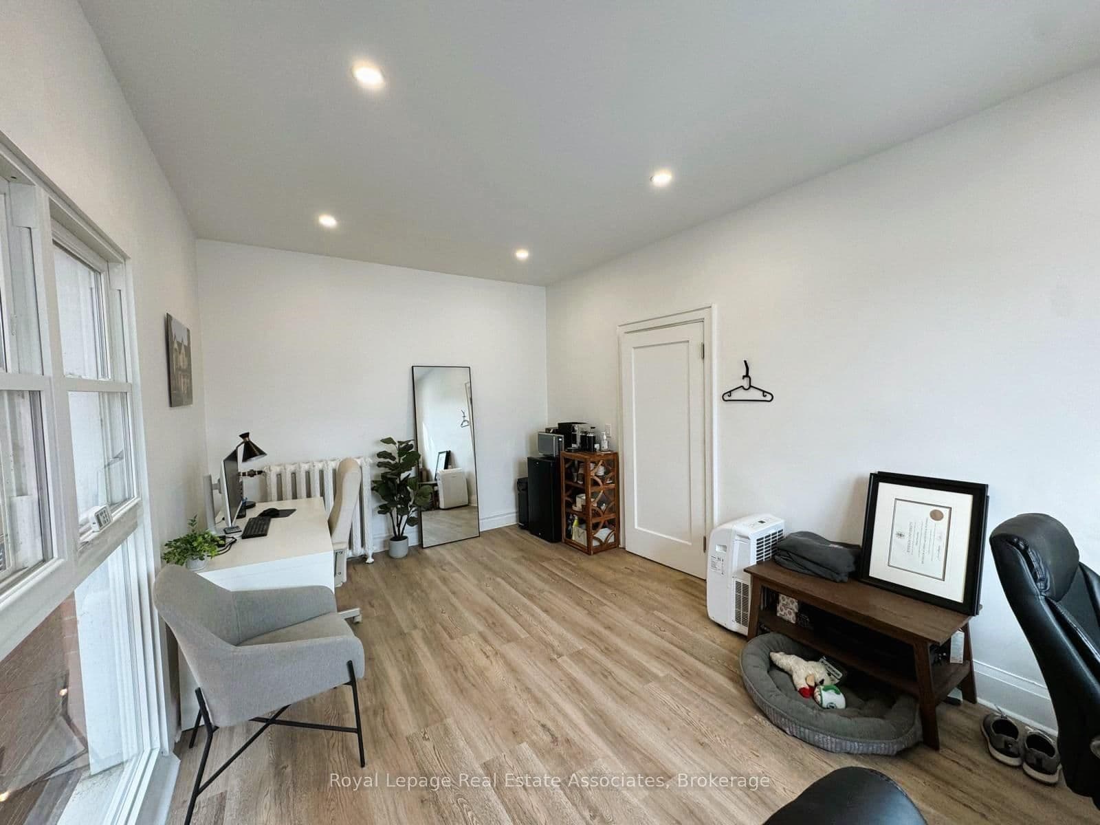 94 Lakeshore Road E, Unit 201+B thumbnail 7