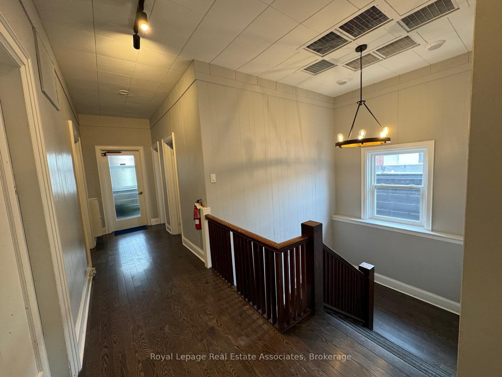 94 Lakeshore Road E, Unit 201+B thumbnail 8