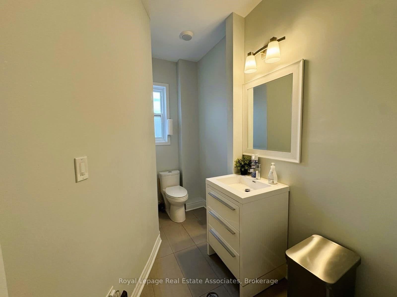 94 Lakeshore Road E, Unit 201+B thumbnail 9