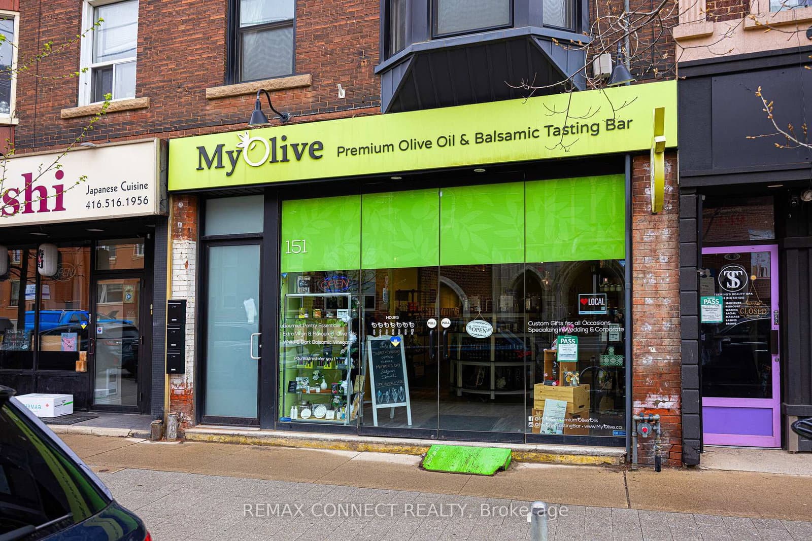 151 Roncesvalles Avenue thumbnail 2