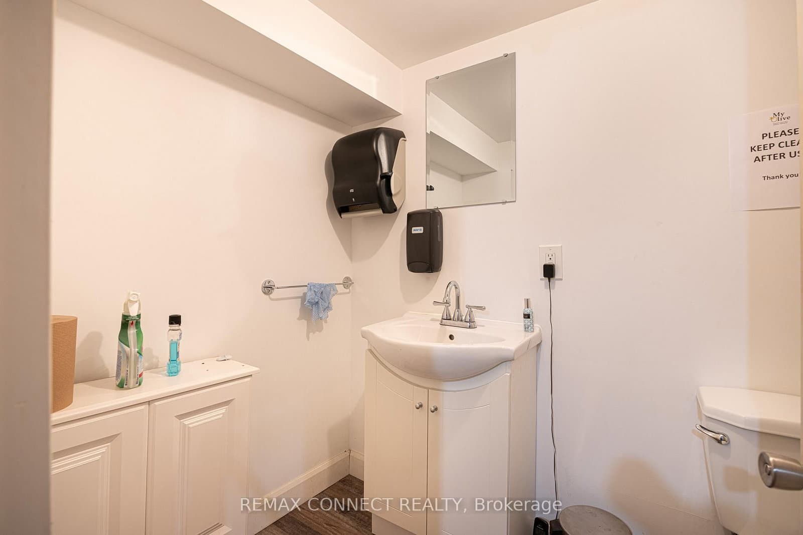 151 Roncesvalles Avenue thumbnail 27