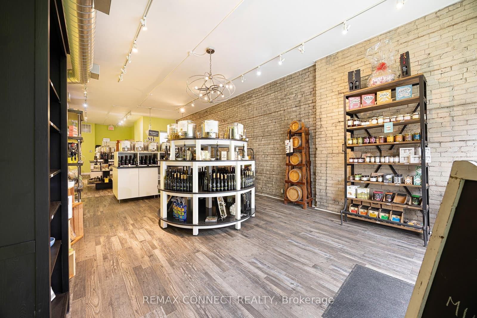151 Roncesvalles Avenue thumbnail 4