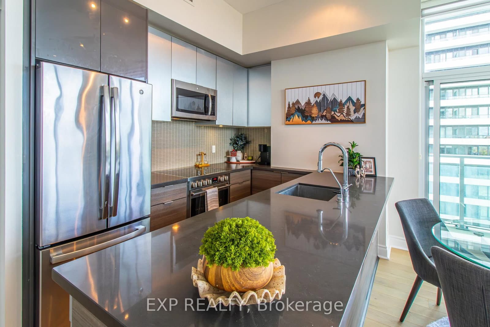 33 Shore Breeze Drive, Unit LPH3802 thumbnail 4