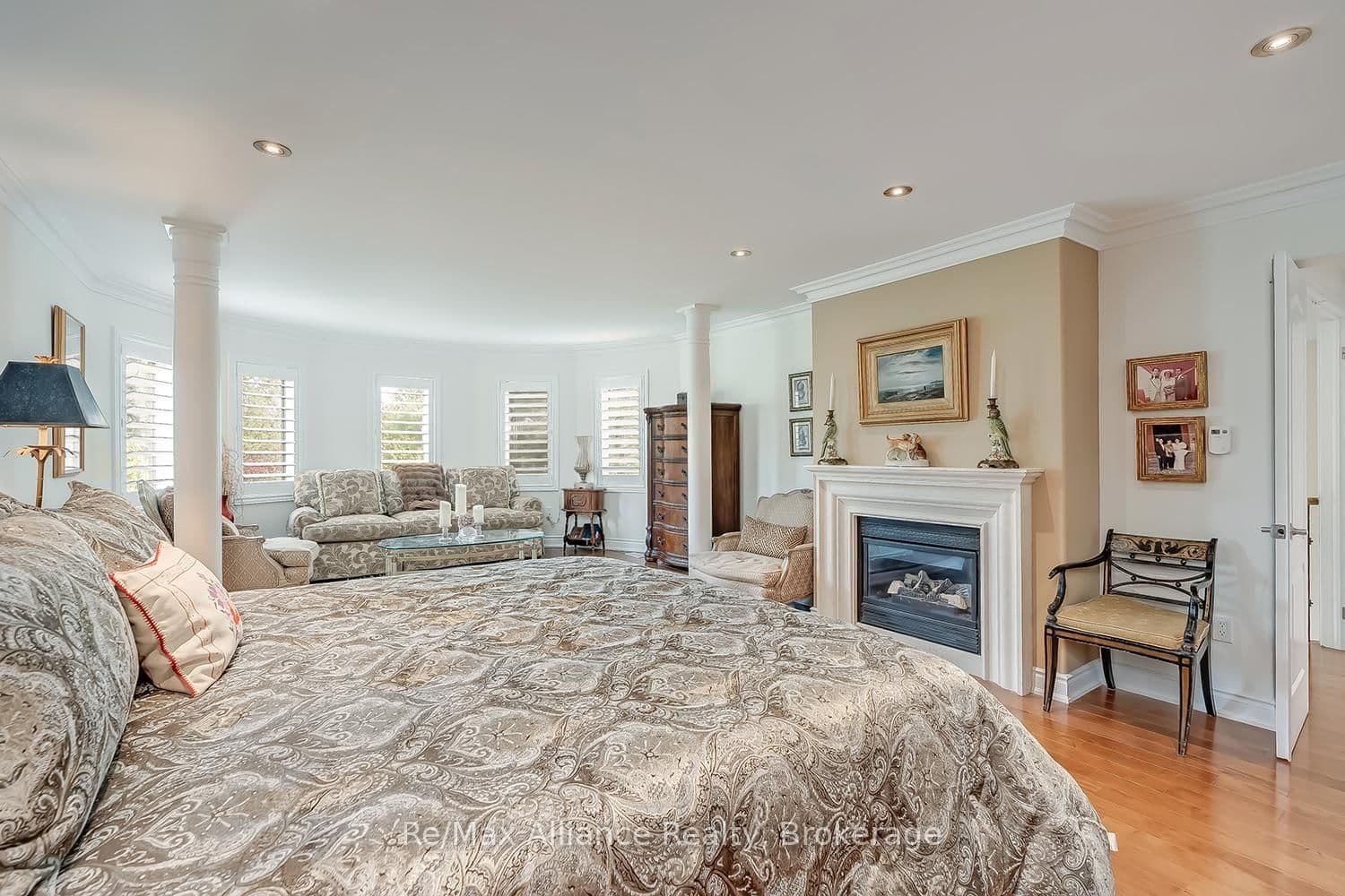 203 Burloak Drive thumbnail 22