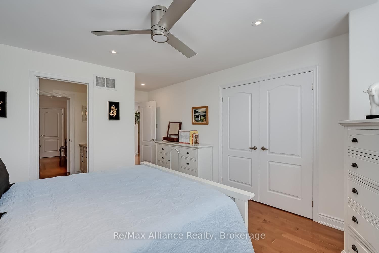 203 Burloak Drive thumbnail 28