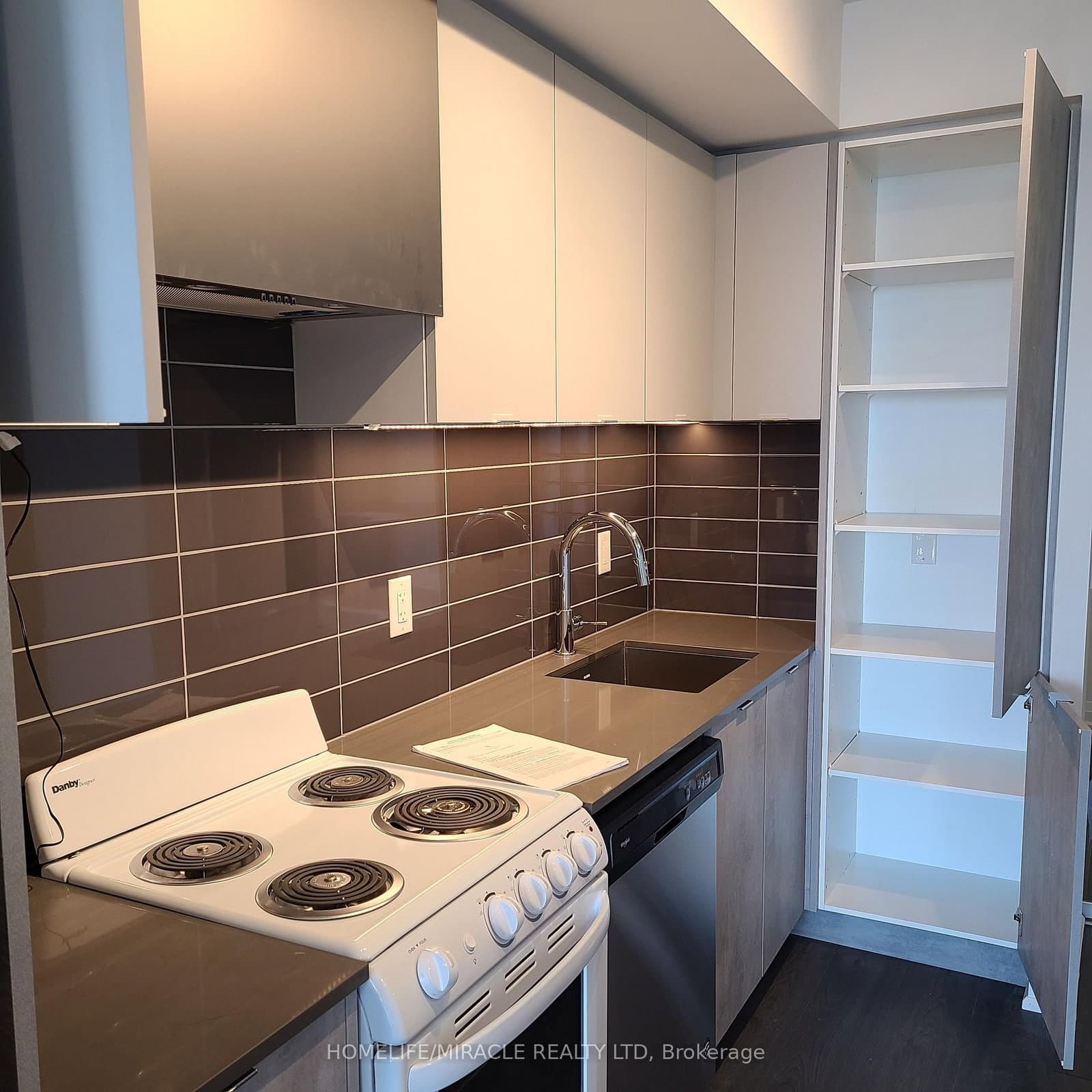 30 Gibbs Road E, Unit 2406 thumbnail 5