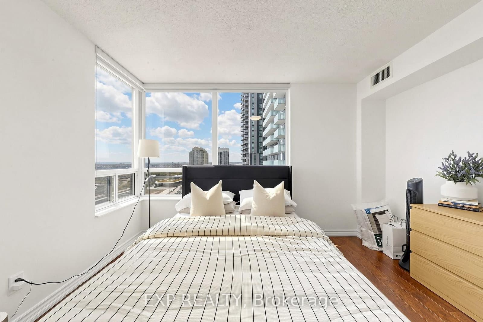 5233 Dundas Street W, Unit #1428 thumbnail 22