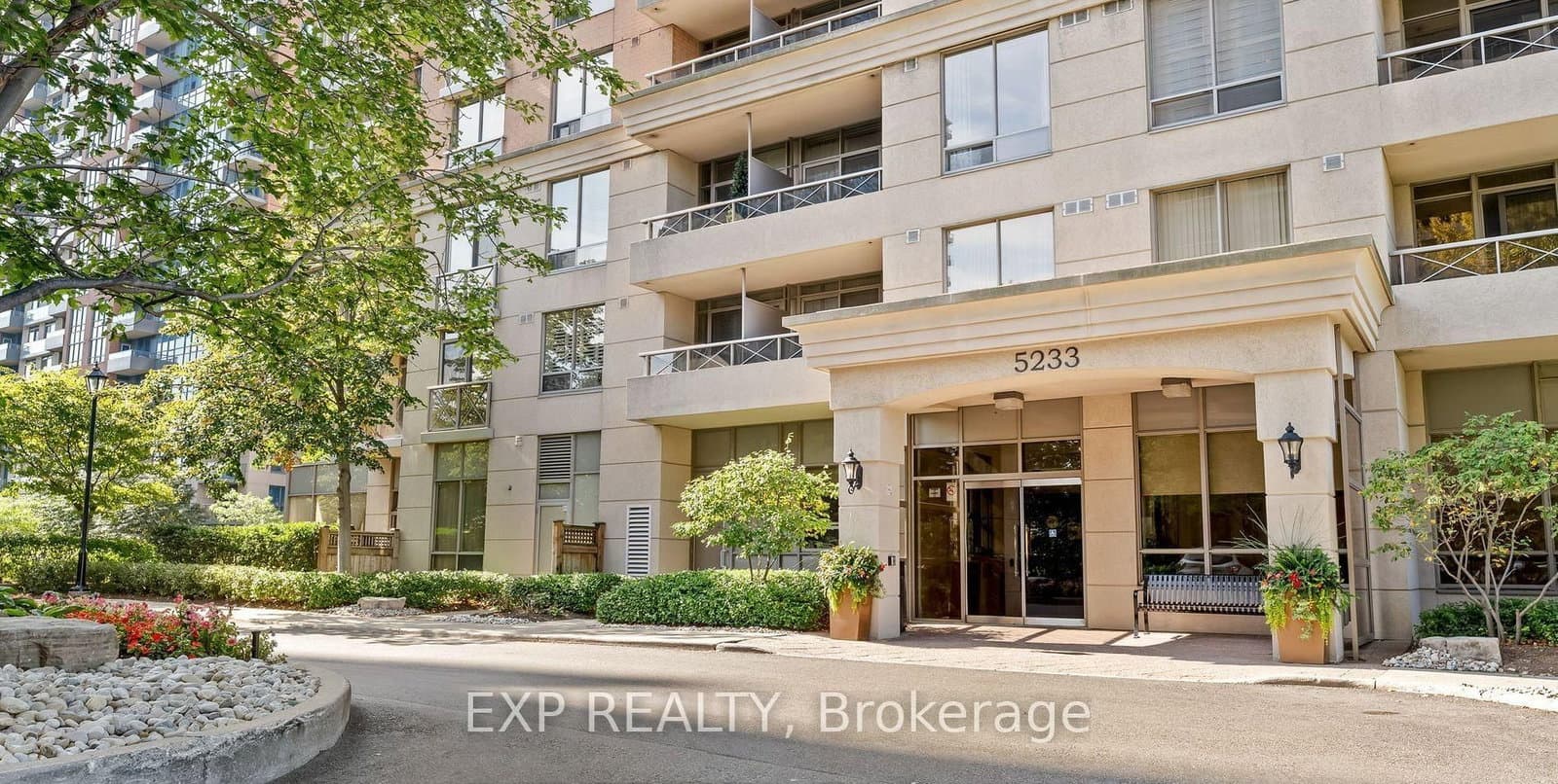 5233 Dundas Street W, Unit #1428 thumbnail 3