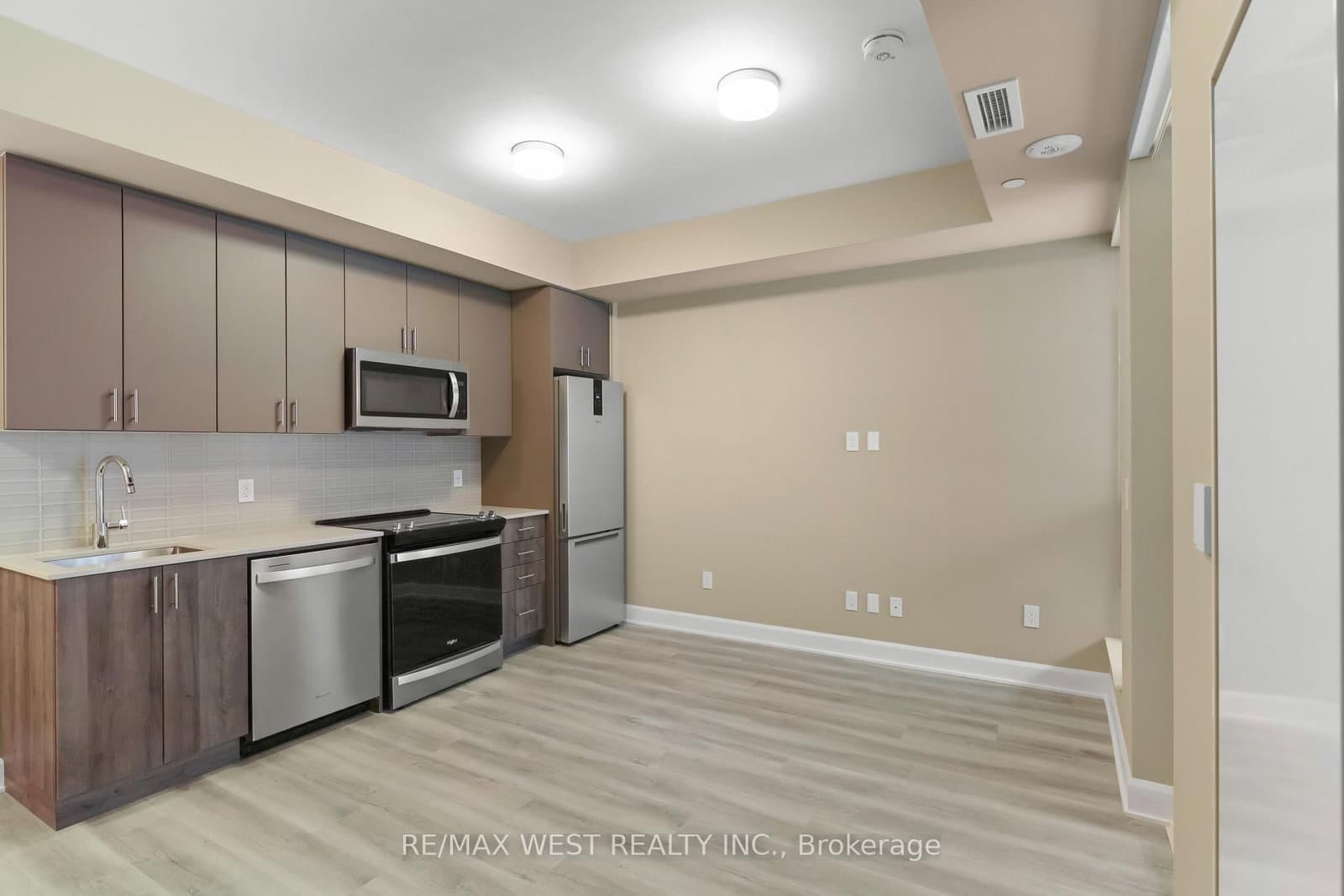 3240 William Coltson Avenue, Unit 205 thumbnail 10