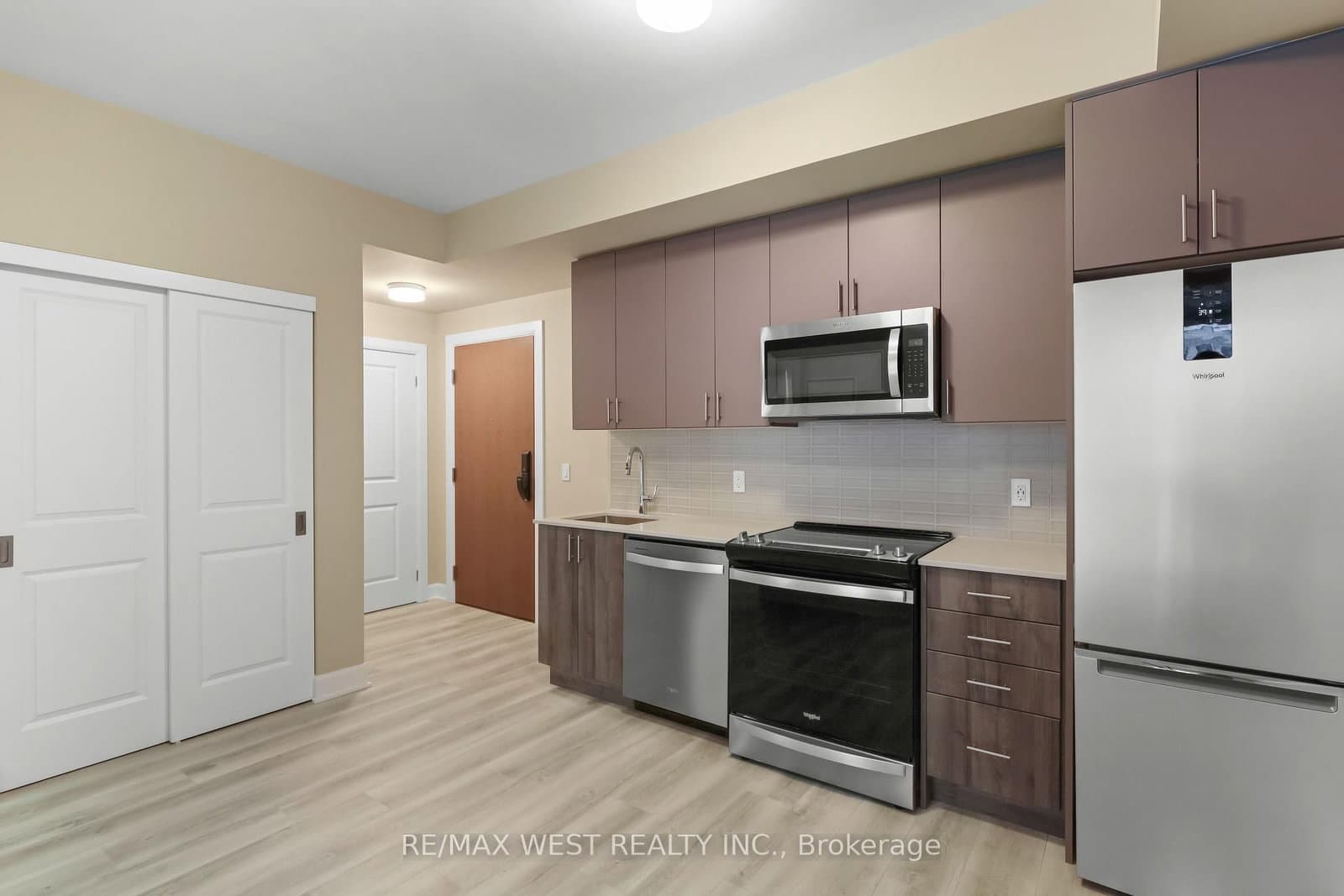 3240 William Coltson Avenue, Unit 205 thumbnail 8