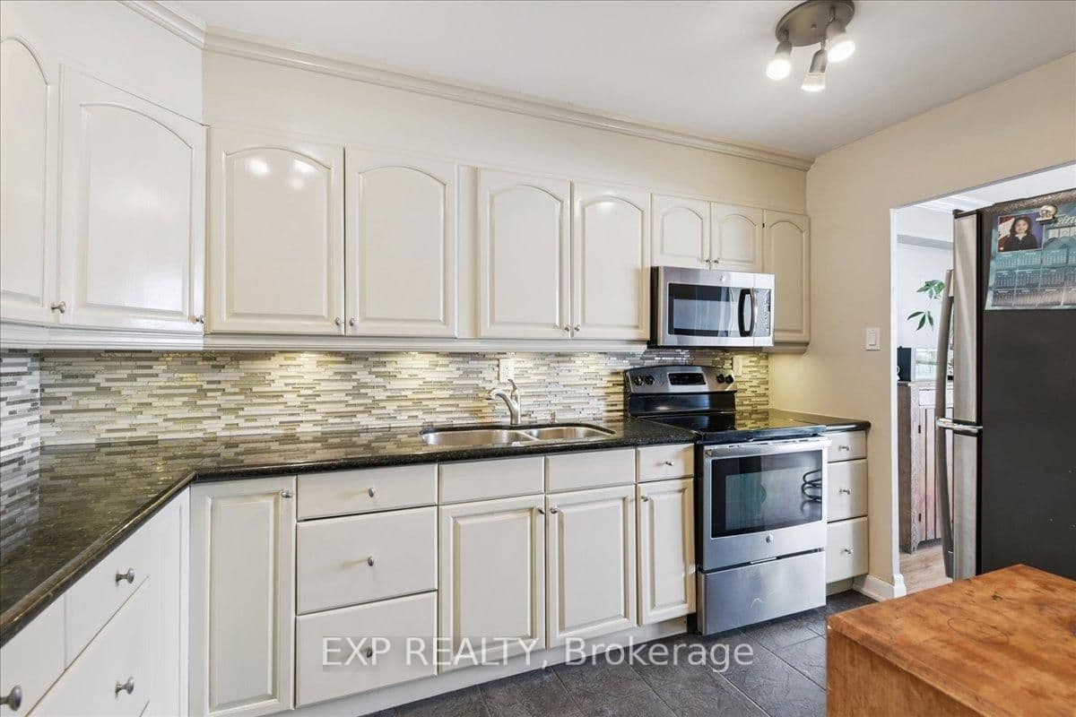 44 Longbourne Drive, Unit 412 thumbnail 2
