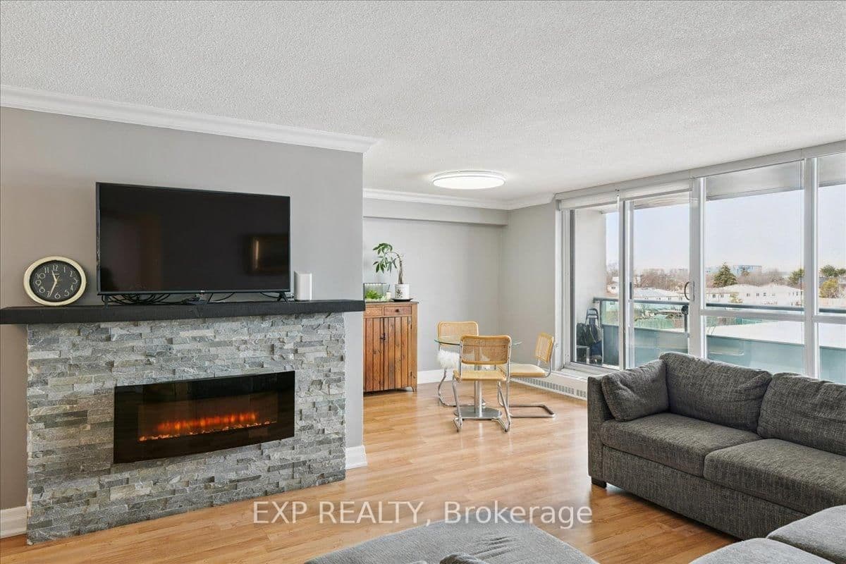 44 Longbourne Drive, Unit 412 thumbnail 3