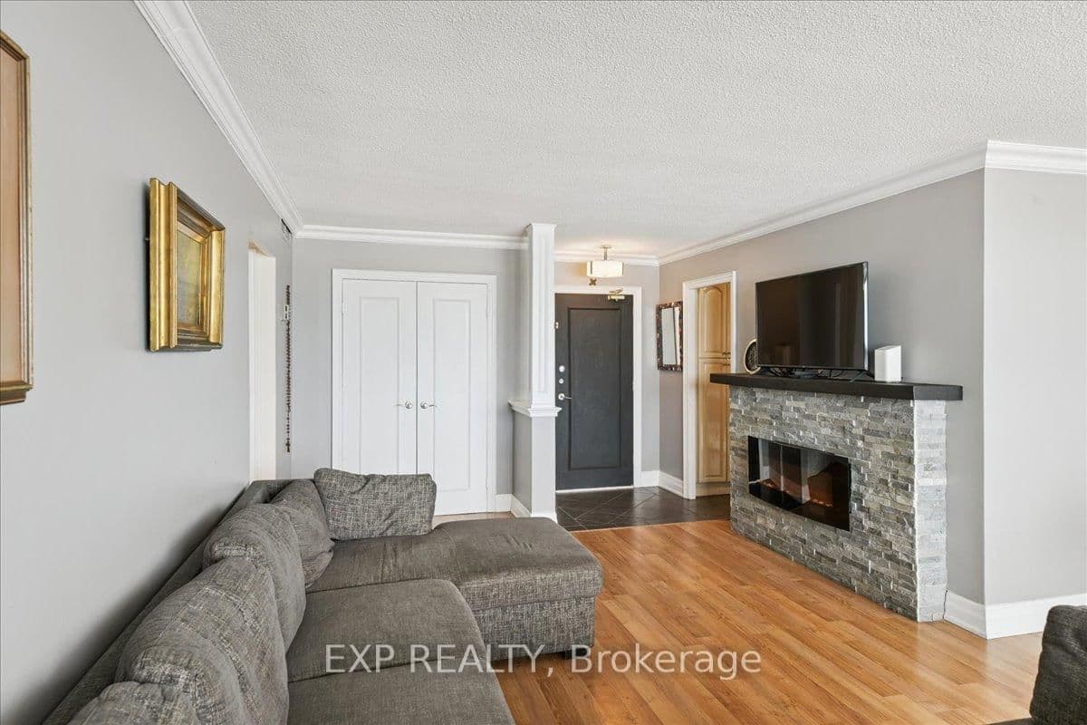 44 Longbourne Drive, Unit 412 thumbnail 4
