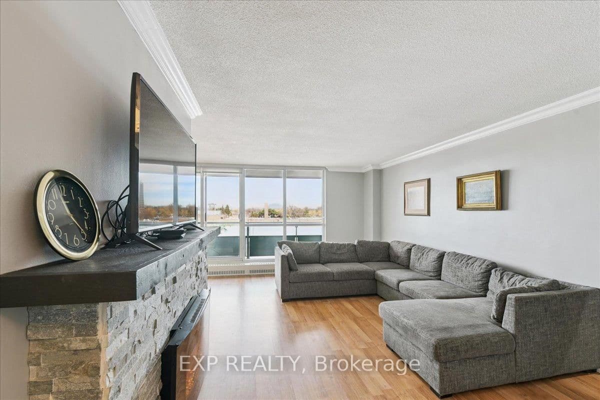 44 Longbourne Drive, Unit 412 thumbnail 5