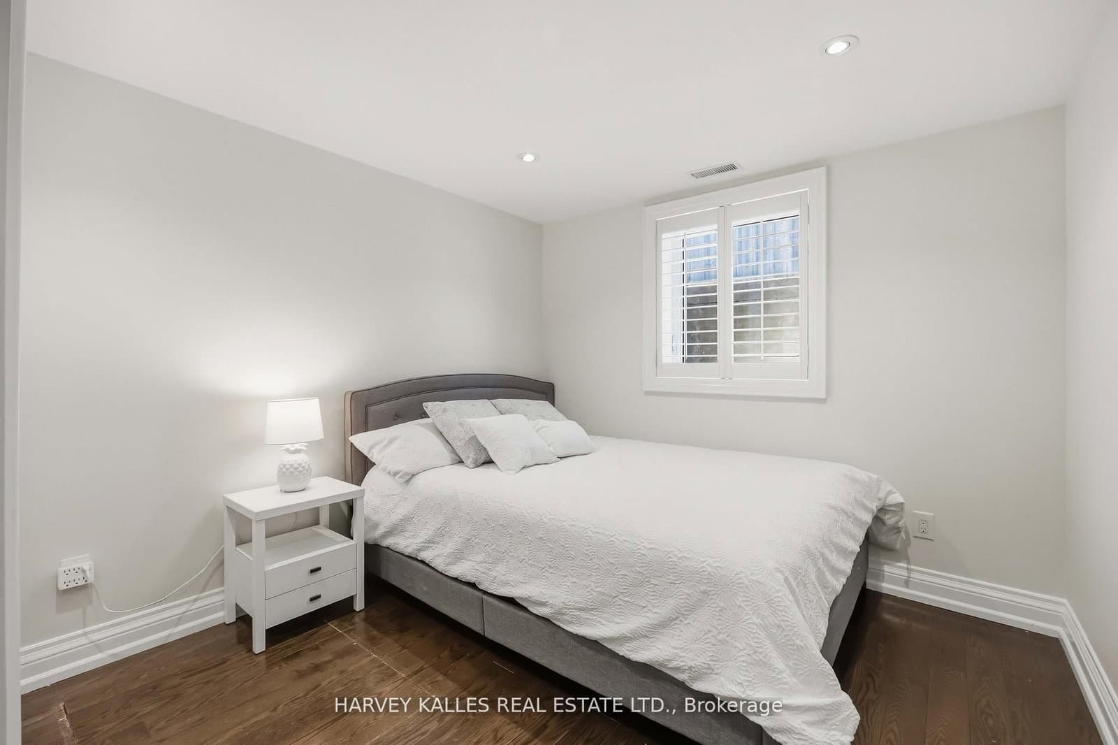 27 Ashley Park Road thumbnail 36