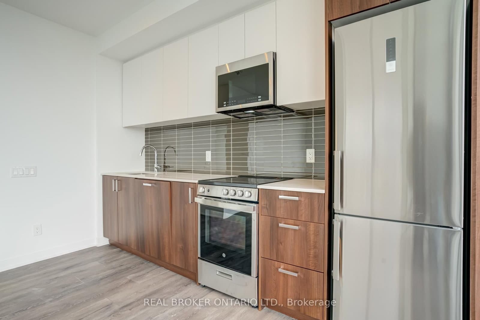 1787 St Clair Avenue W, Unit 1105 thumbnail 2