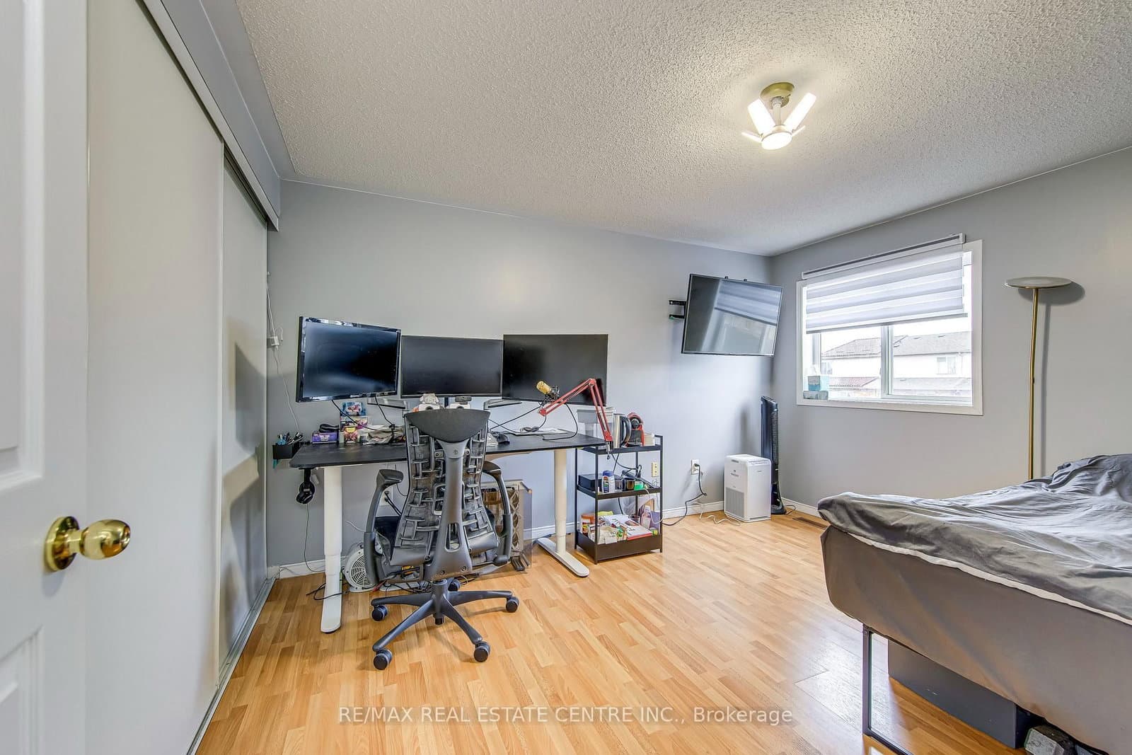 2080 St Clair Avenue W thumbnail 21