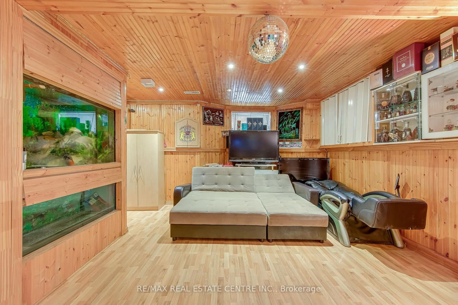 2080 St Clair Avenue W thumbnail 23