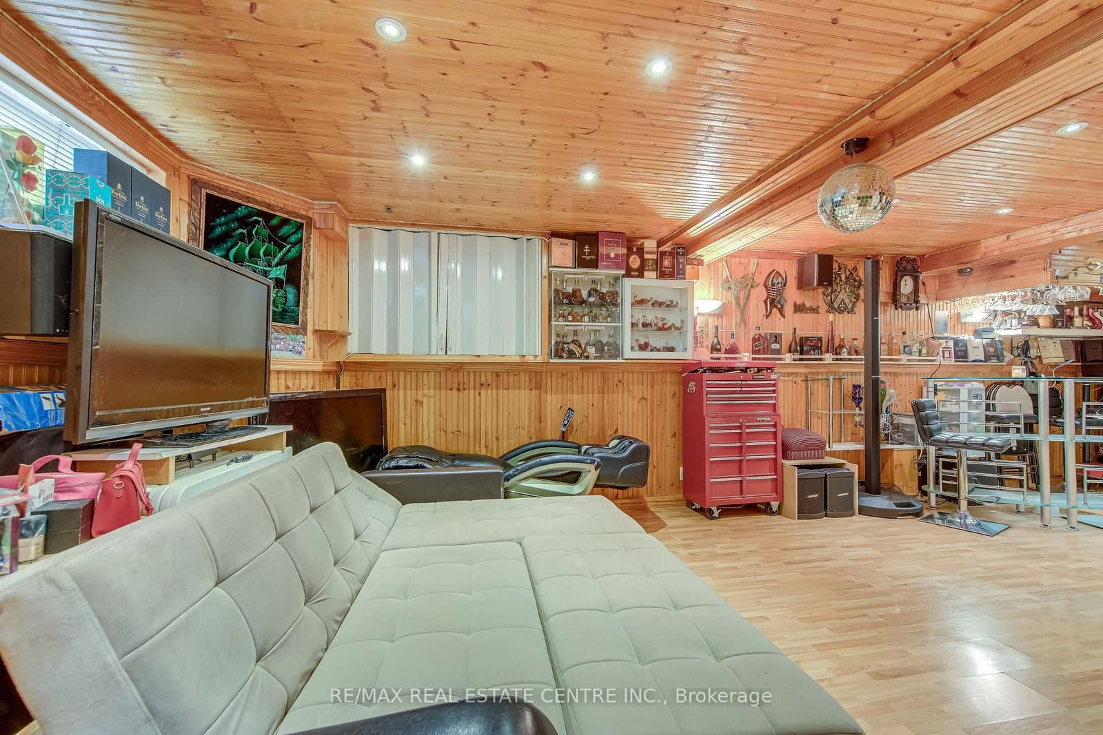 2080 St Clair Avenue W thumbnail 24