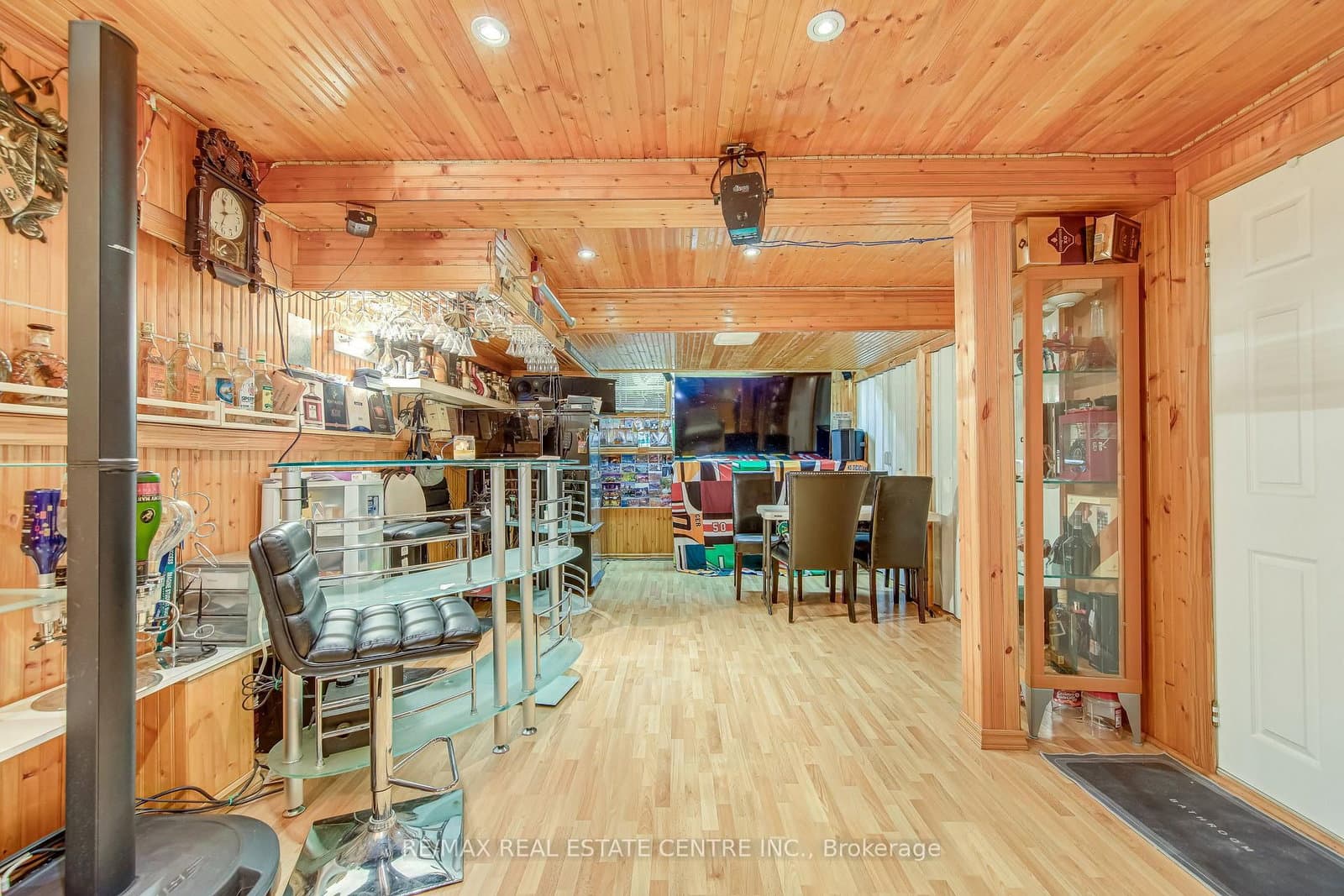 2080 St Clair Avenue W thumbnail 25