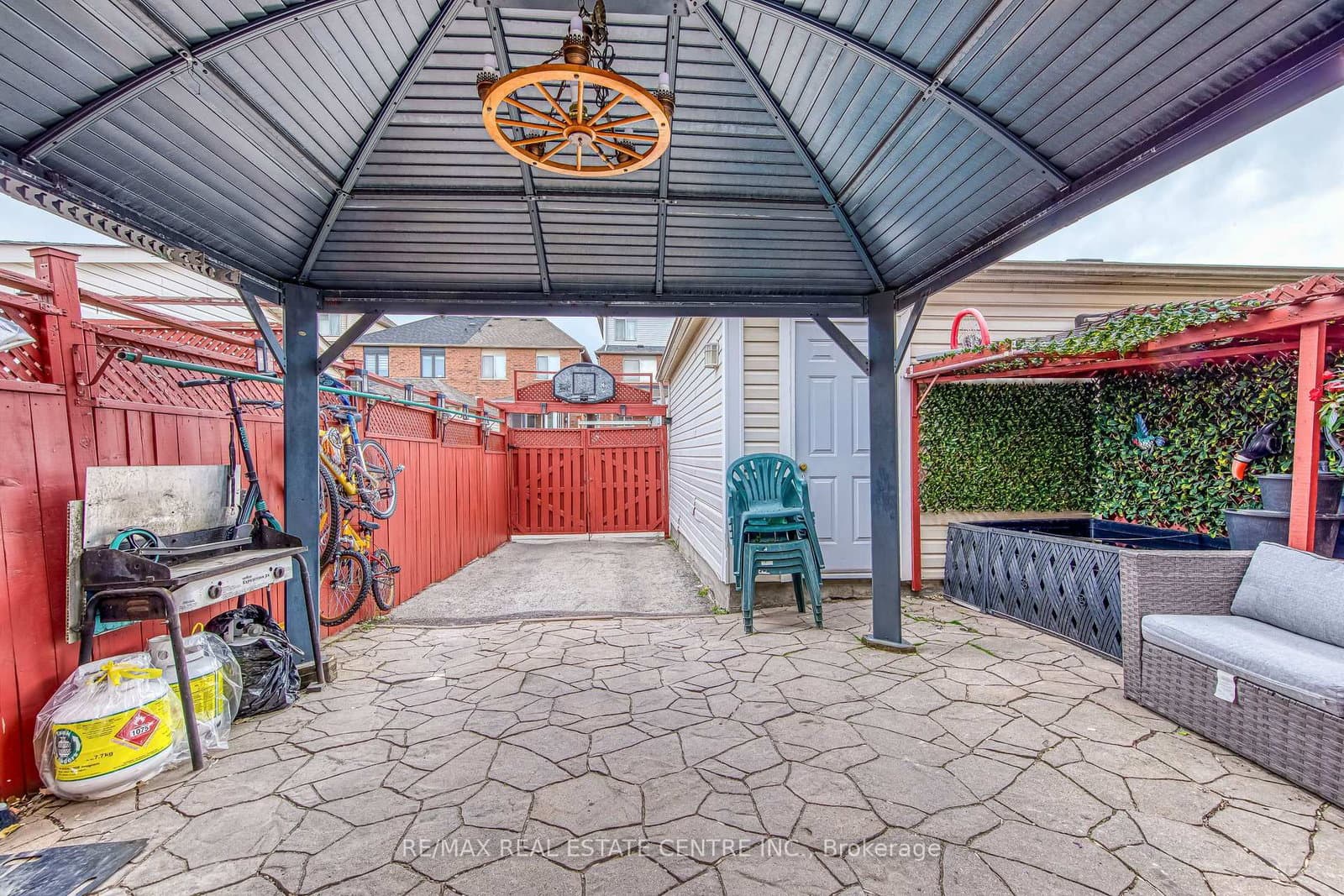 2080 St Clair Avenue W thumbnail 29