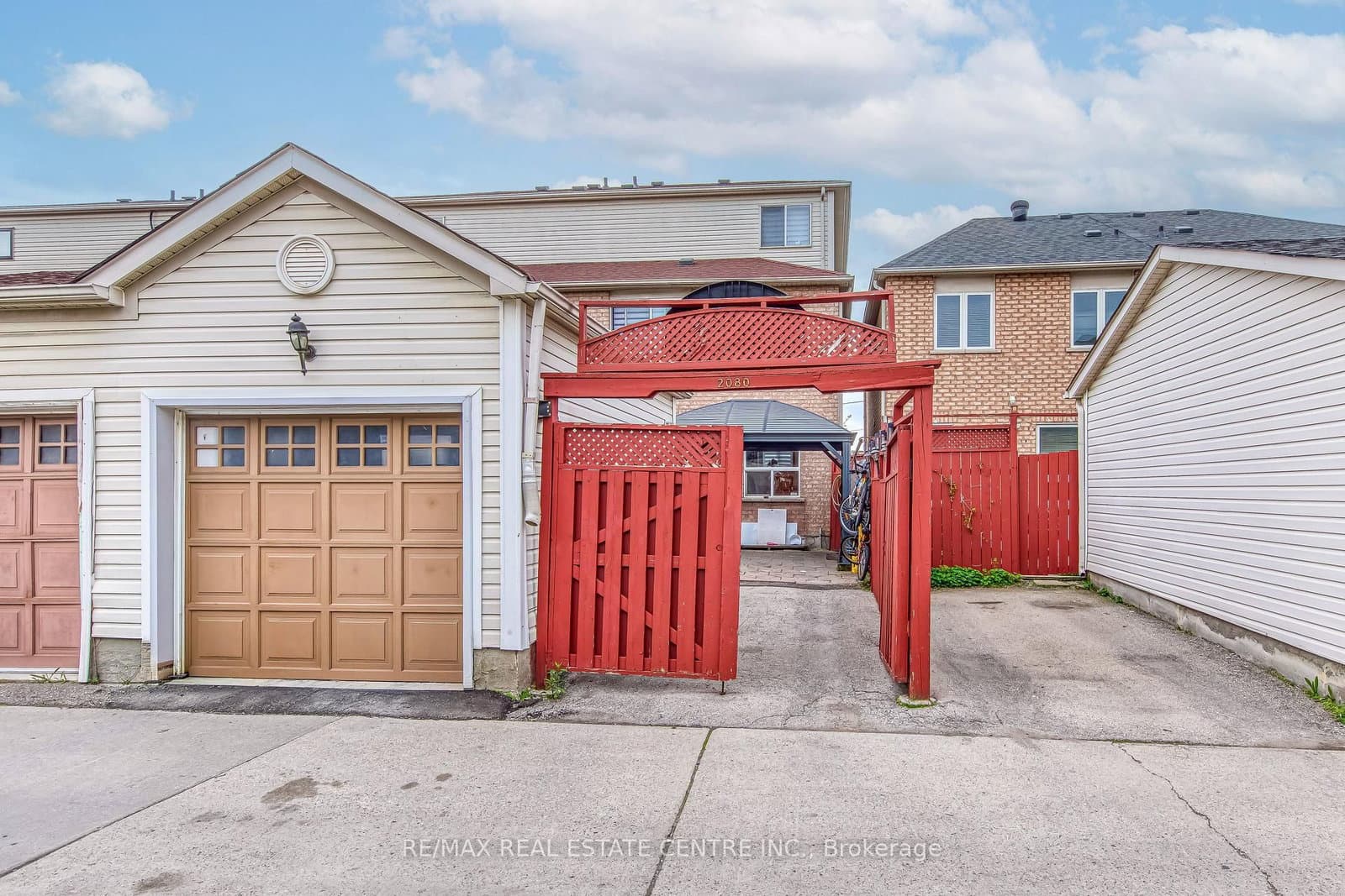 2080 St Clair Avenue W thumbnail 32