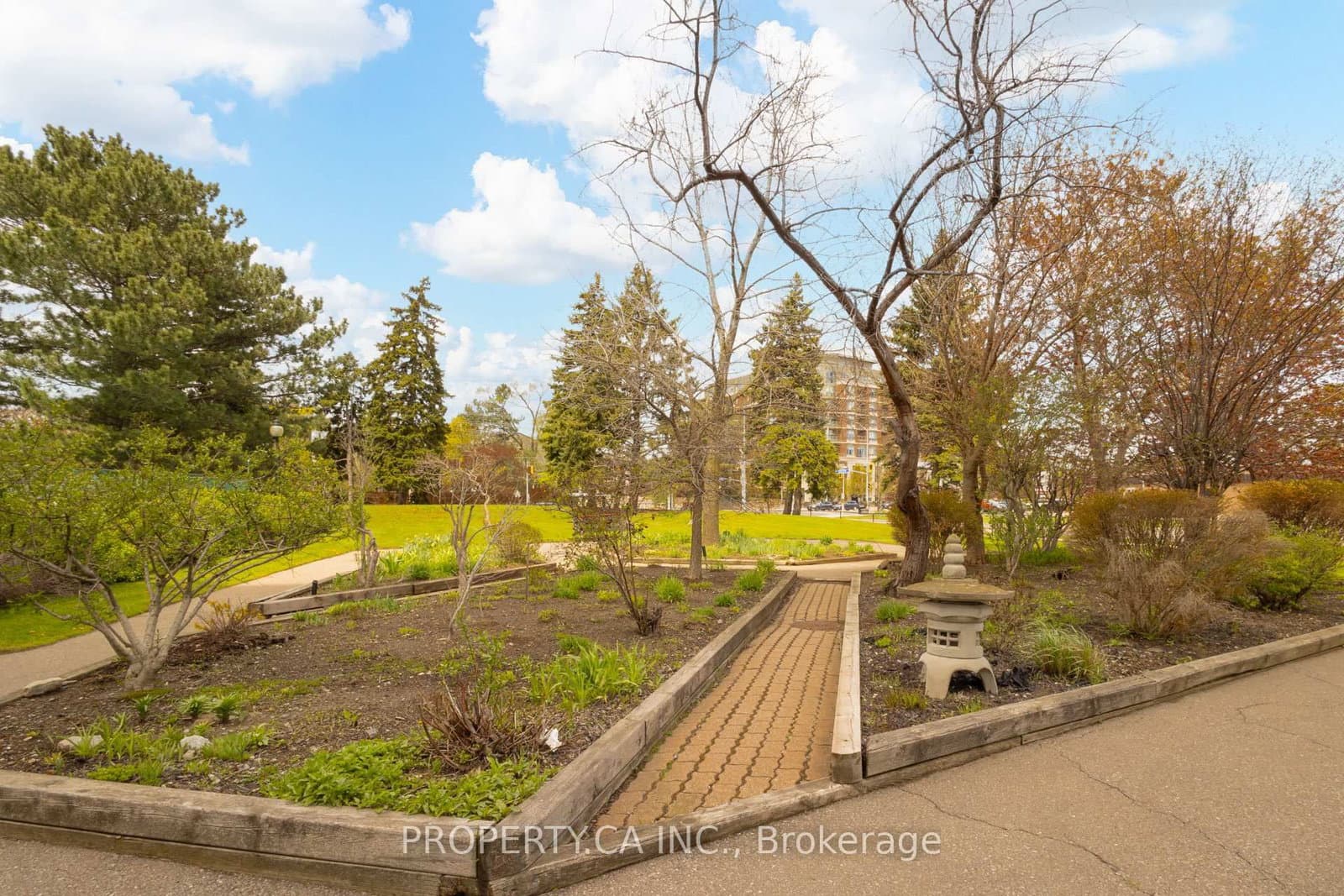 966 Inverhouse Drive, Unit 109 thumbnail 40