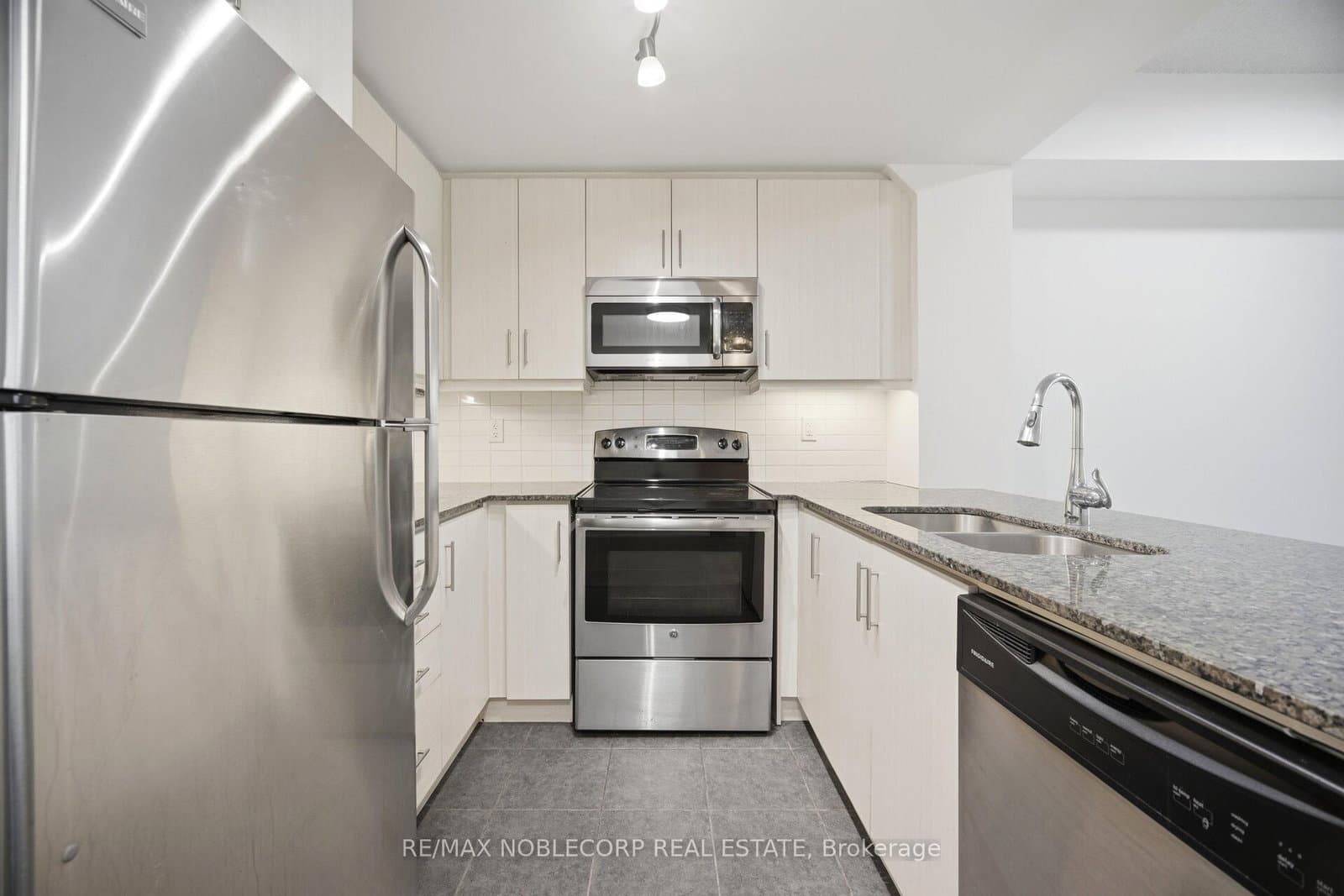 15 James Finlay Way, Unit 624 thumbnail 10
