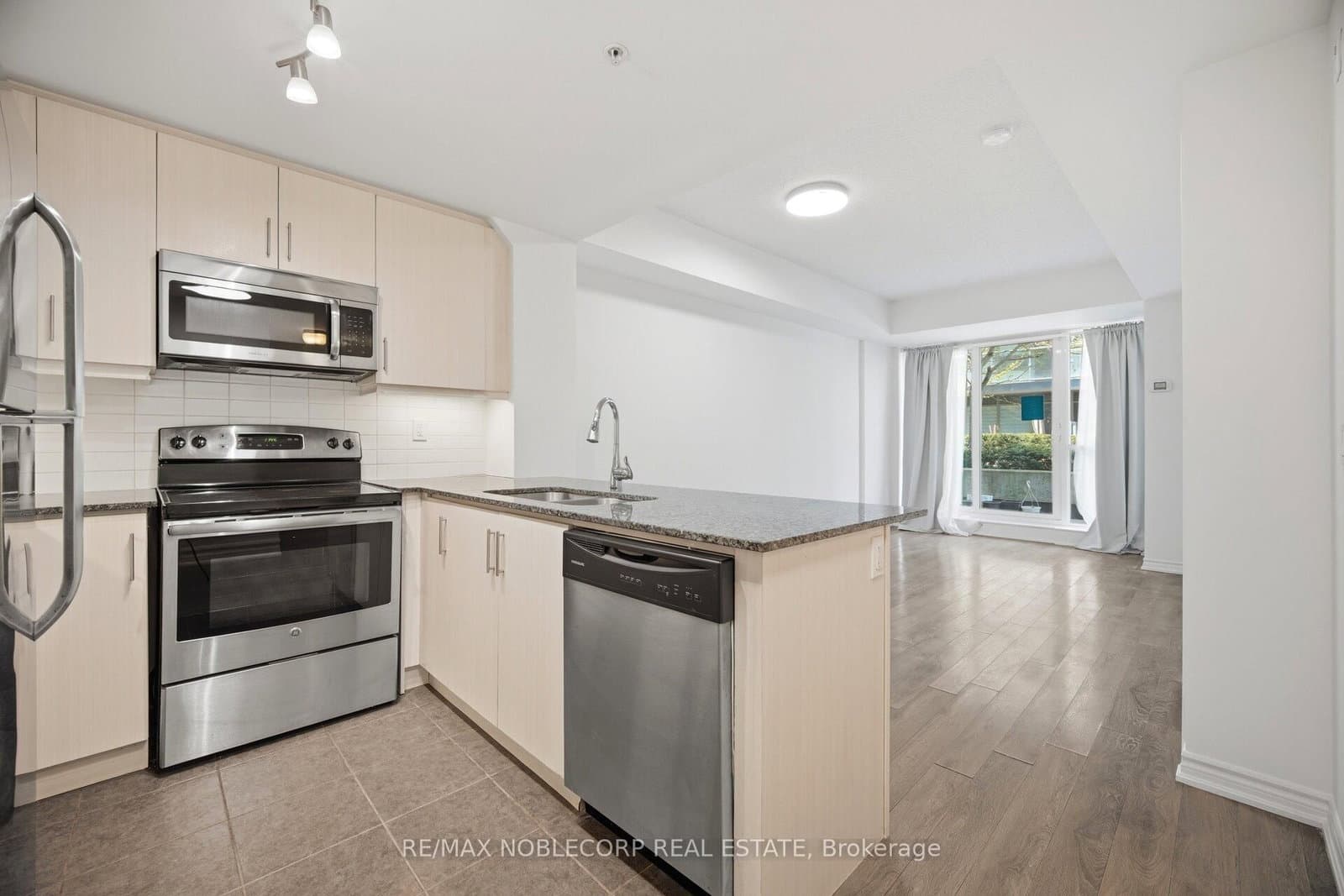 15 James Finlay Way, Unit 624 thumbnail 14