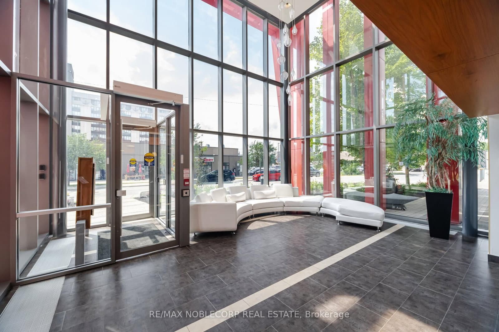 15 James Finlay Way, Unit 624 thumbnail 3