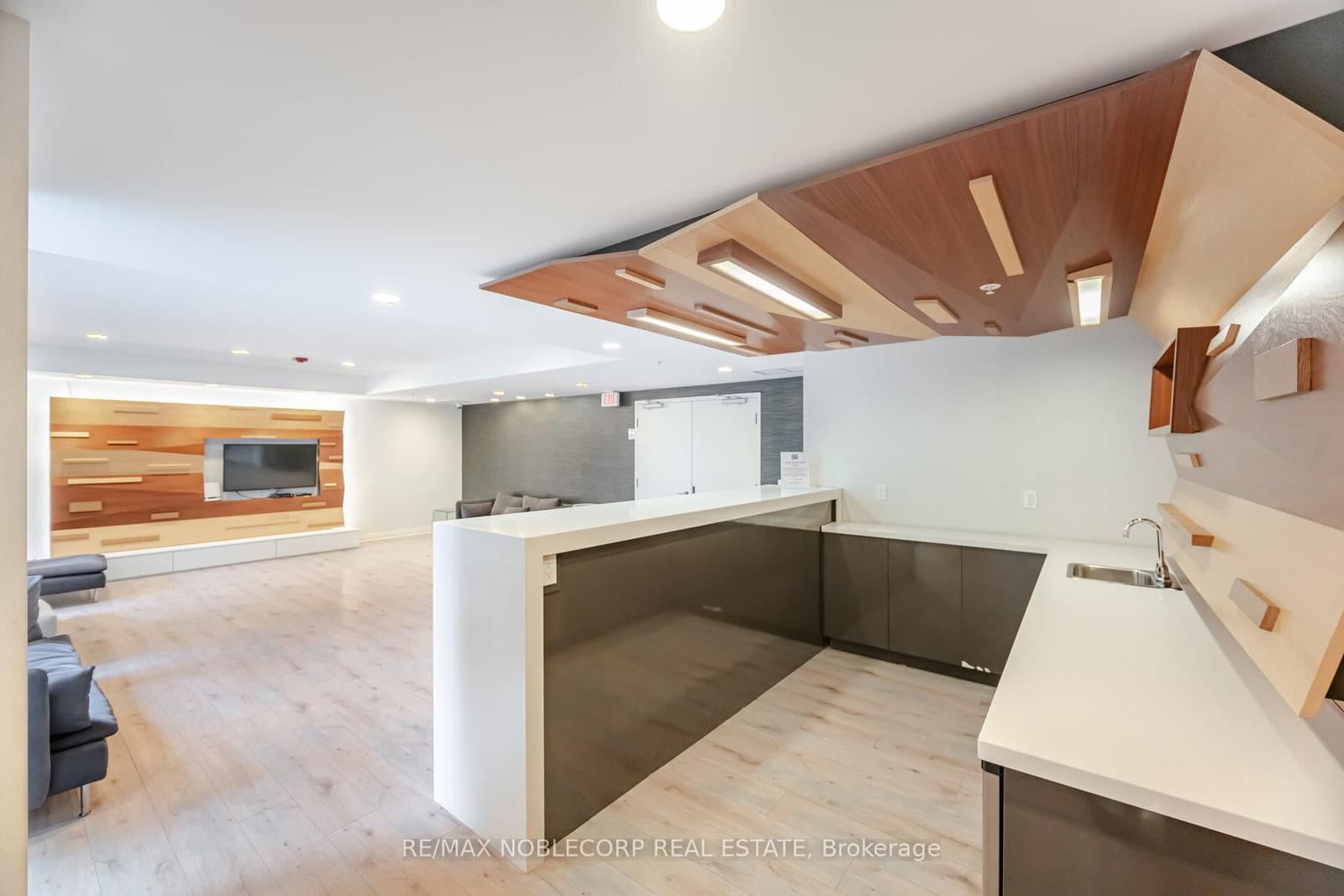 15 James Finlay Way, Unit 624 thumbnail 47