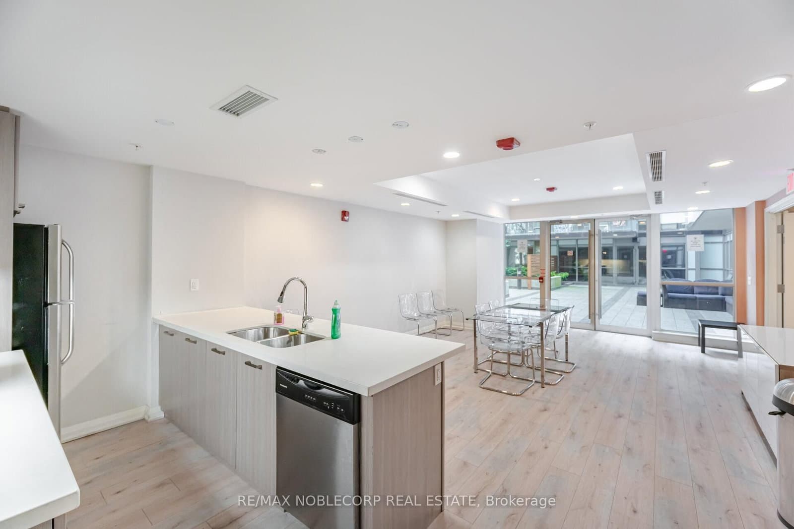 15 James Finlay Way, Unit 624 thumbnail 49