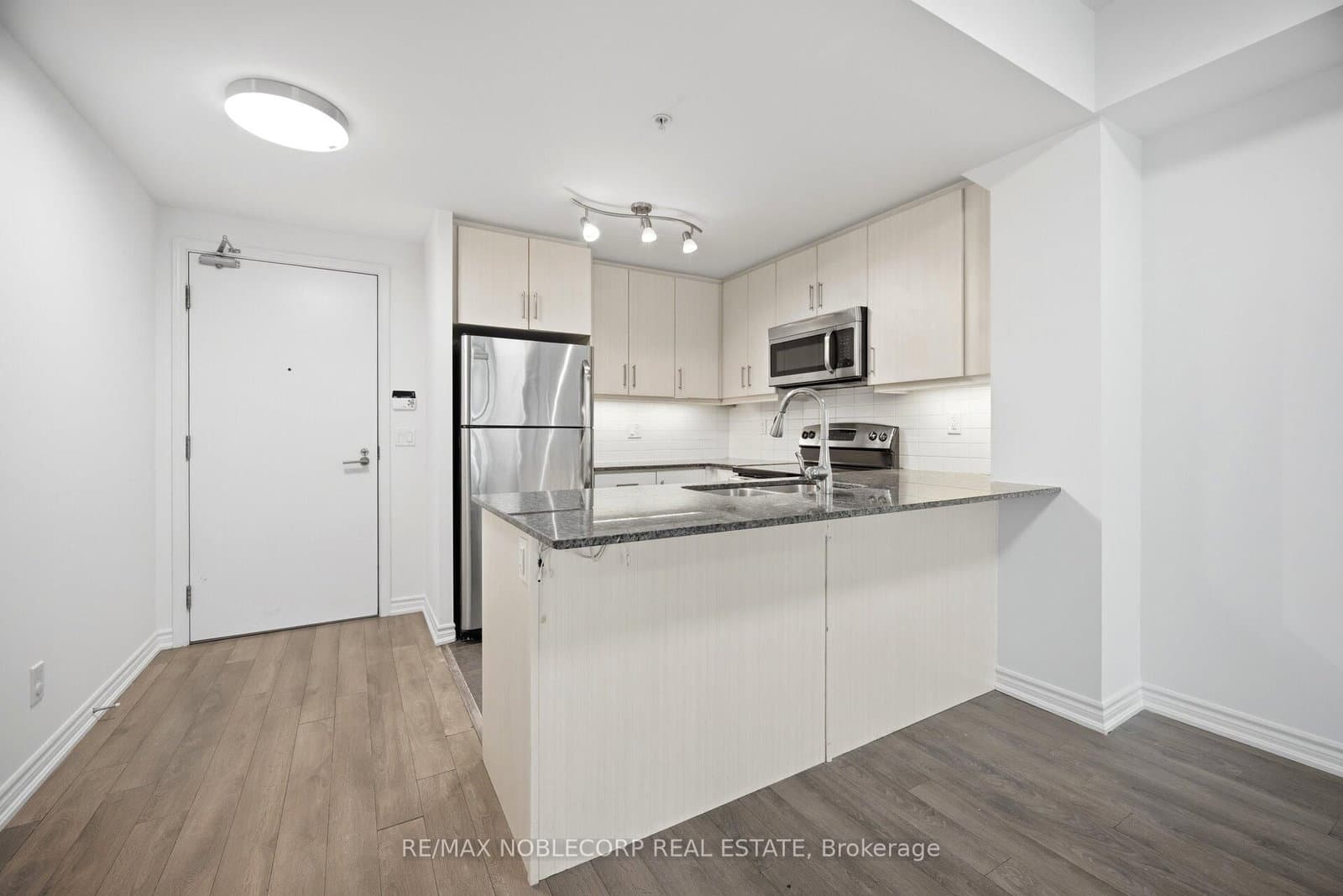 15 James Finlay Way, Unit 624 thumbnail 9