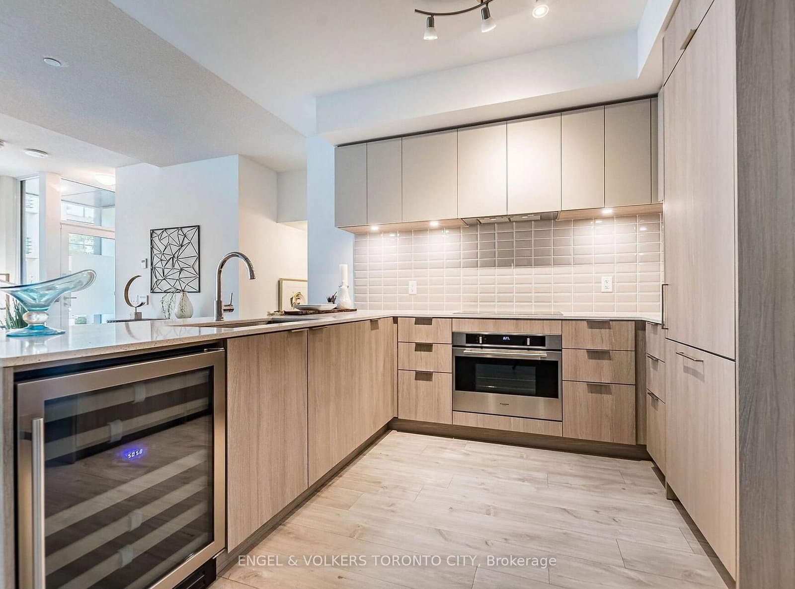 70 Annie Craig Drive, Unit TH104 thumbnail 7