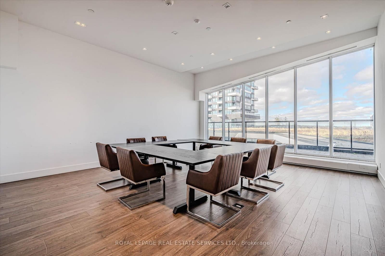 297 Oak Walk Drive, Unit 2506 thumbnail 35