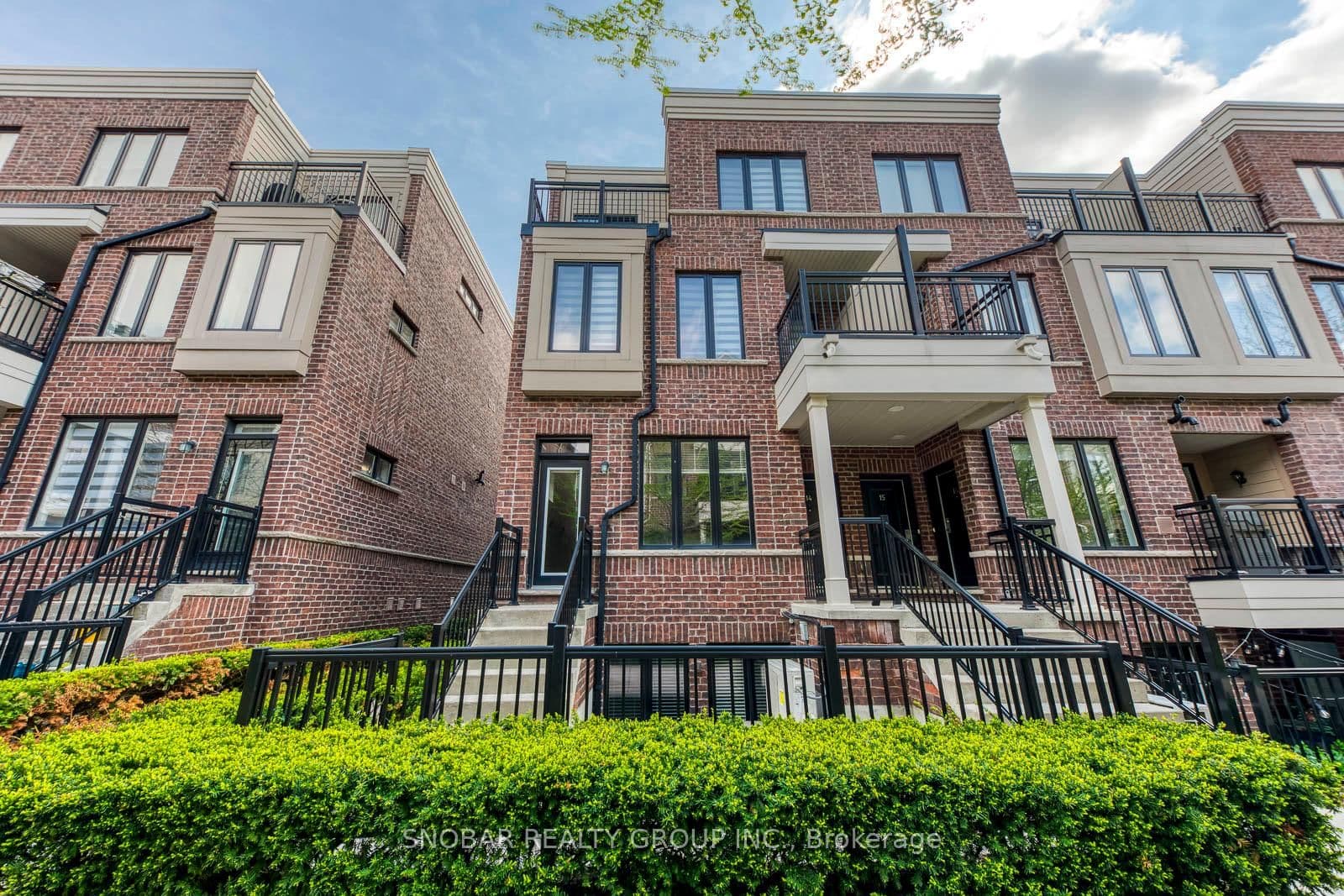 10 Carnation Avenue, Unit 13