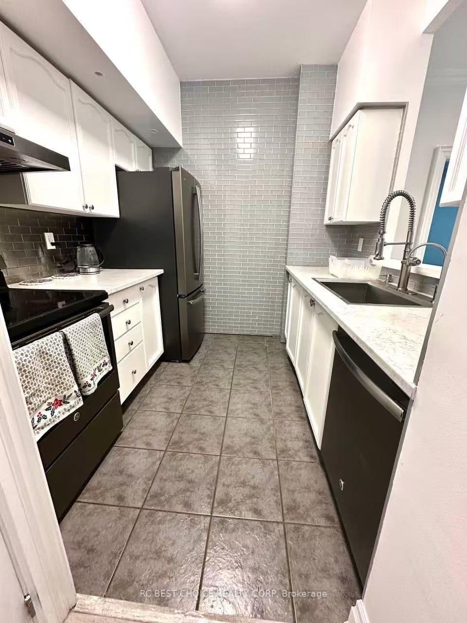 2067 Lake Shore Boulevard W, Unit 203 thumbnail 10