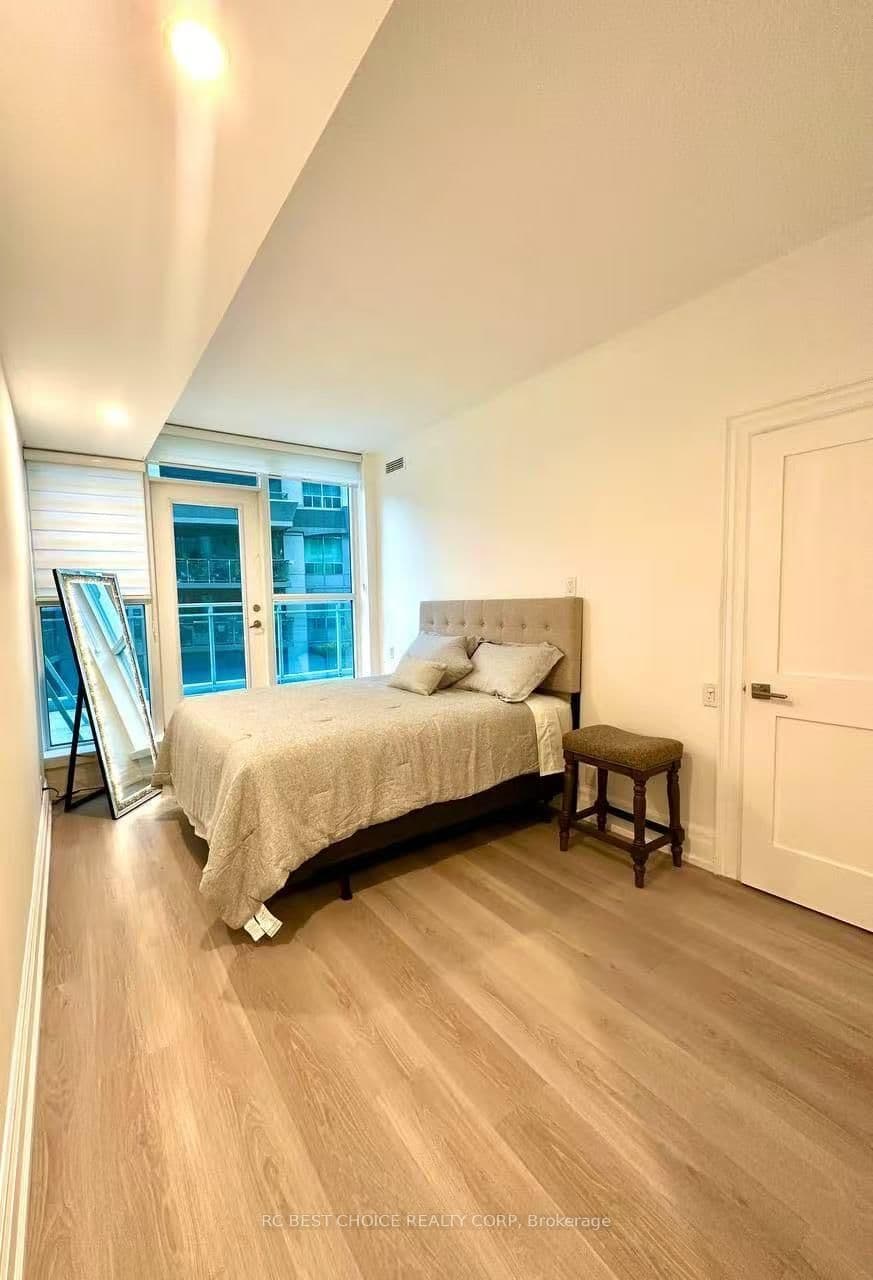 2067 Lake Shore Boulevard W, Unit 203 thumbnail 6