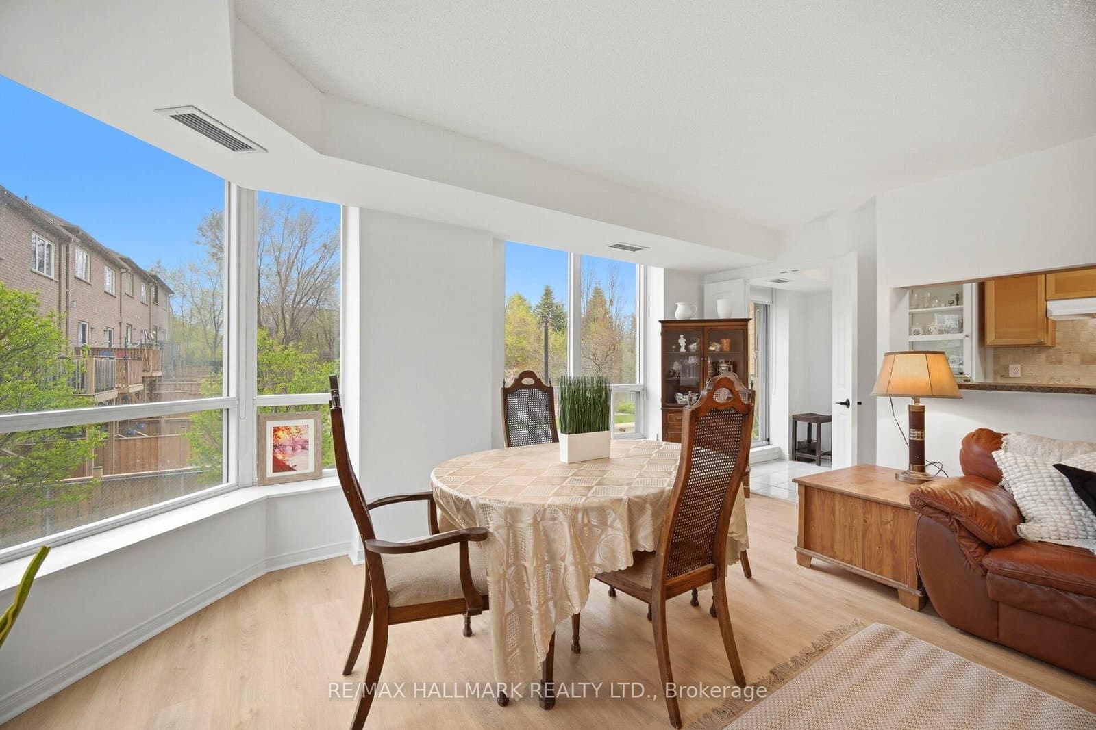 190 Manitoba Street, Unit 209 thumbnail 12