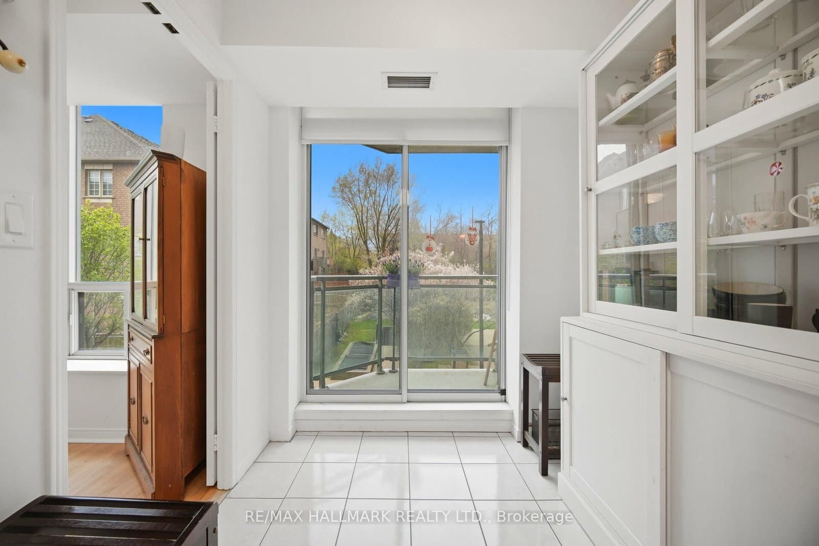 190 Manitoba Street, Unit 209 thumbnail 16
