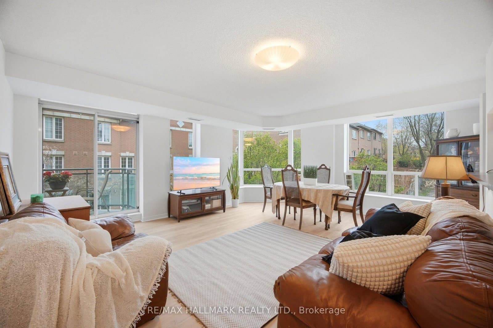 190 Manitoba Street, Unit 209 thumbnail 8