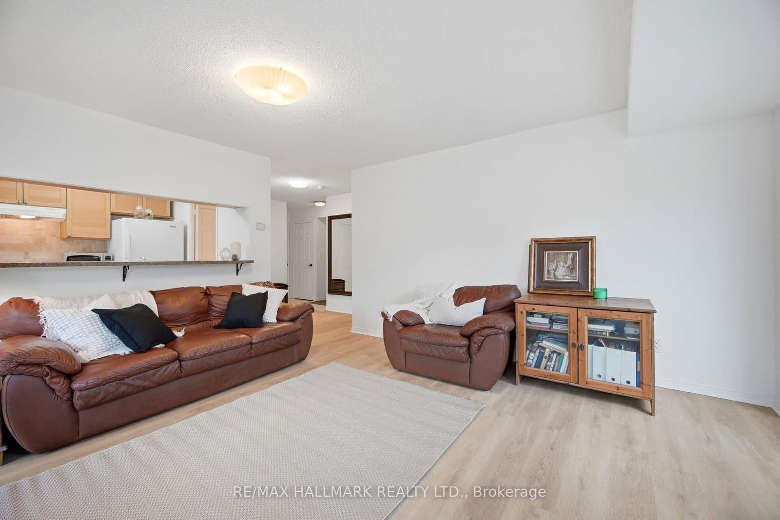 190 Manitoba Street, Unit 209 thumbnail 9