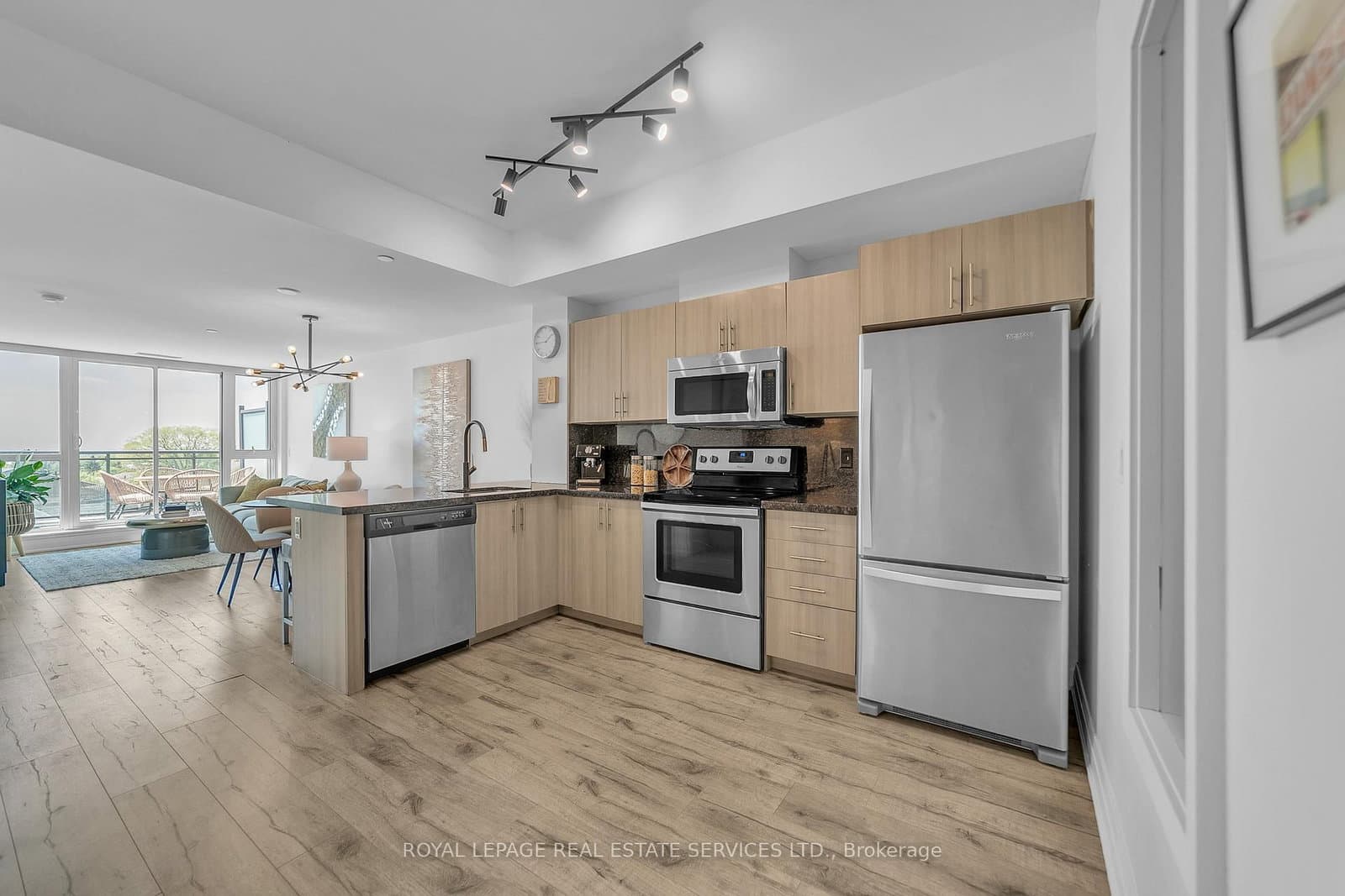 16 Mcadam Avenue, Unit 408 thumbnail 16