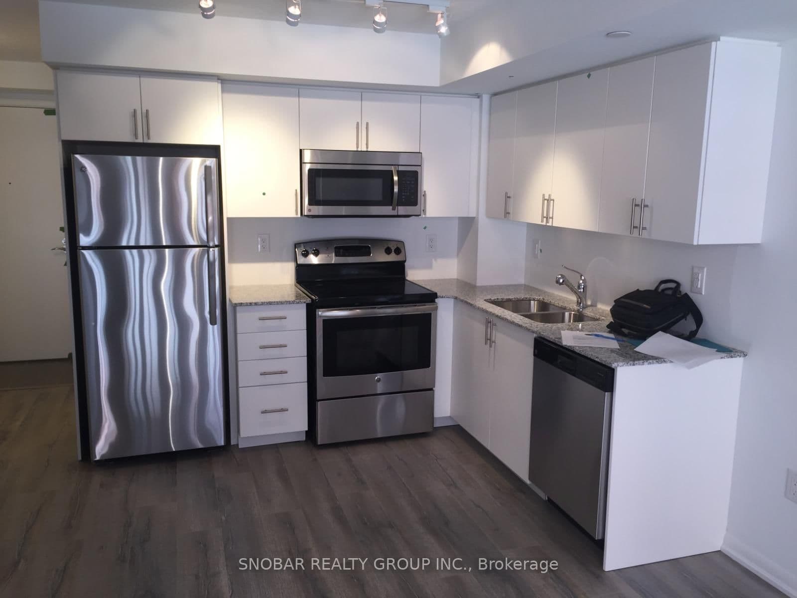 830 Lawrence Avenue, Unit 423 thumbnail 3