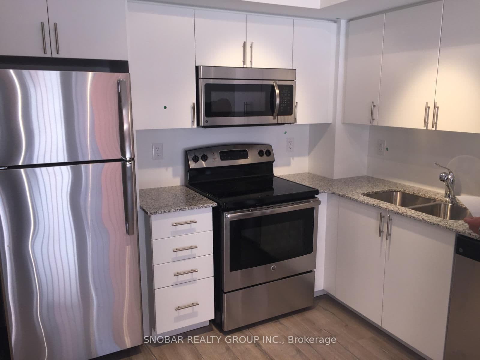 830 Lawrence Avenue, Unit 423 thumbnail 4