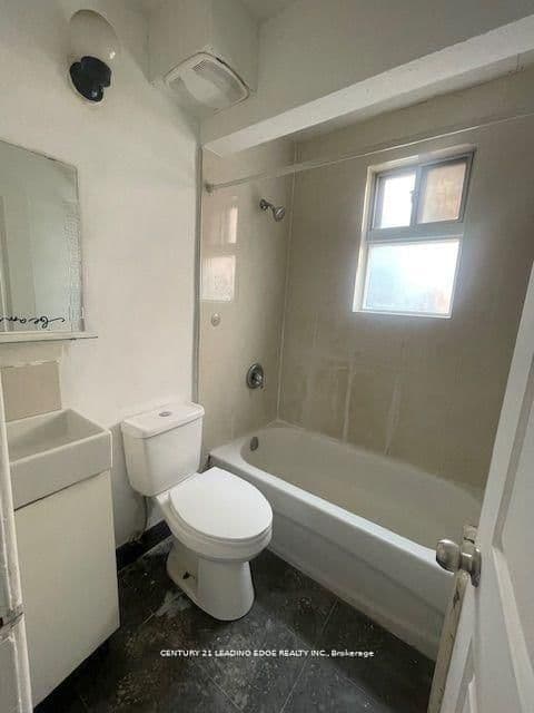 1516 Eglinton Avenue W, Unit Apt 2 thumbnail 4