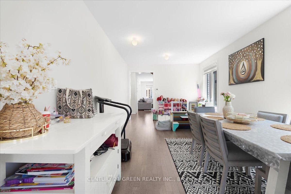 384 Kennedy Circle W thumbnail 5